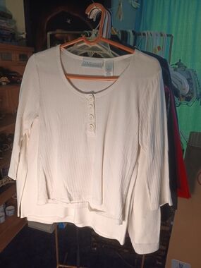Liz Claiborne Cream Ribbed Henley Long Sleeve Top